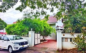 Citadel Luxury Villa Trivandrum-Just 10 Min To Railway Station & 5 Min To Sri Padmanabha Swamy Temple, Home Away From Home In Kerala